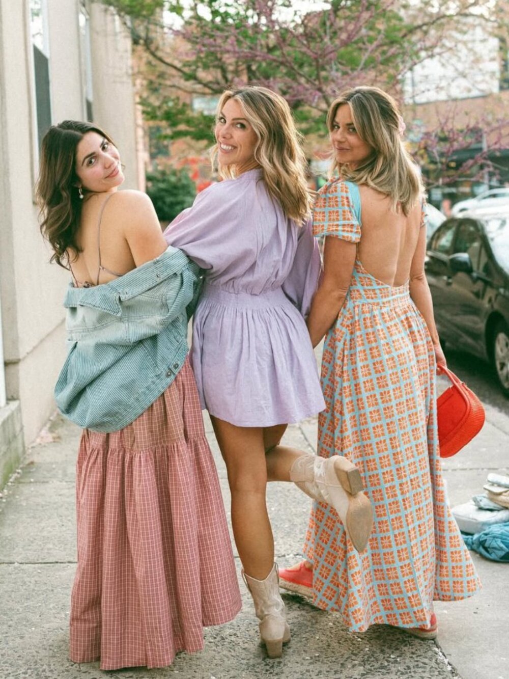 Meet your Poshers, Lindsey, Cait & Kat